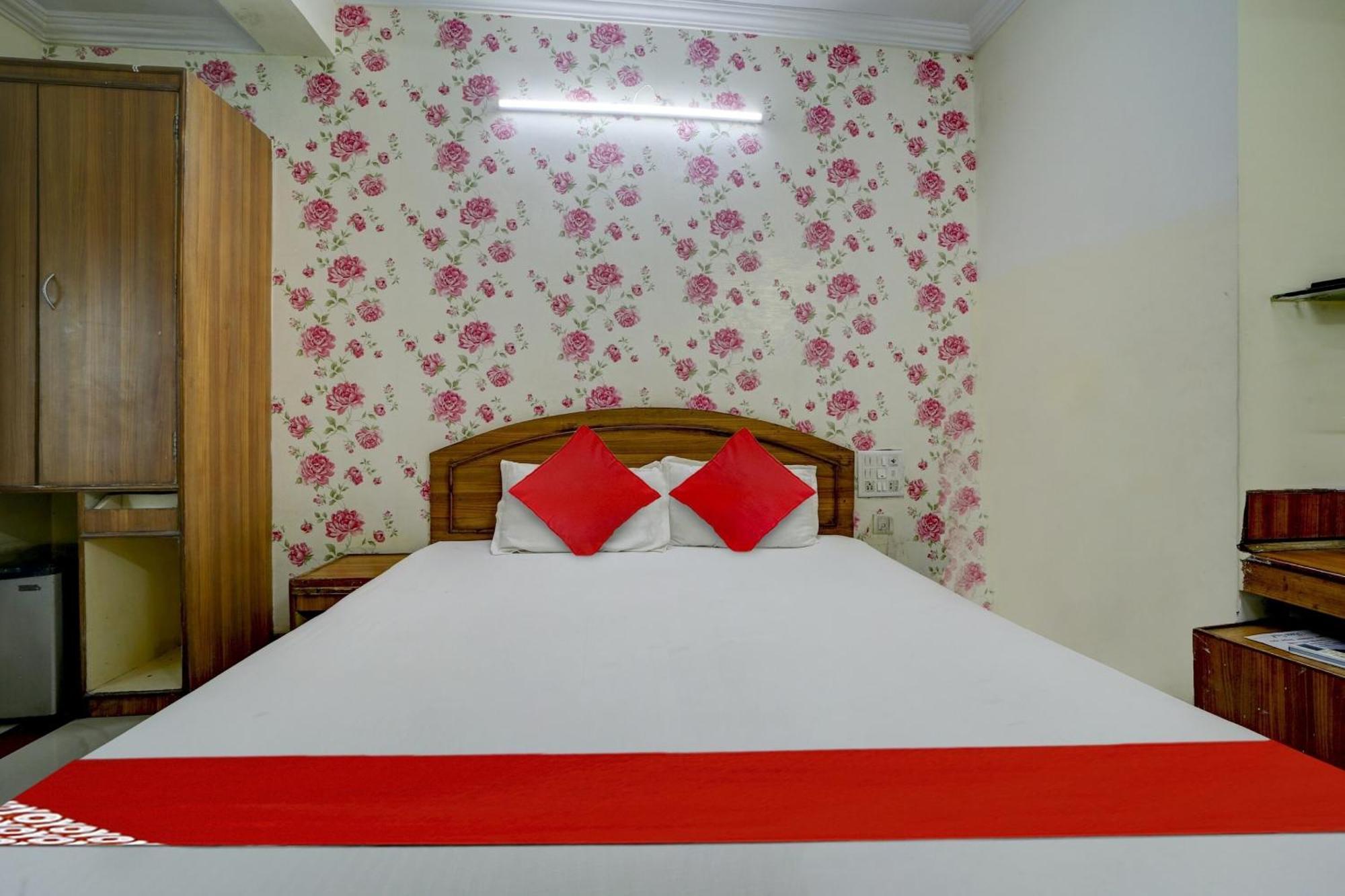 בהופאל Oyo Flagship 81248 Hotel Satya Vilas מראה חיצוני תמונה