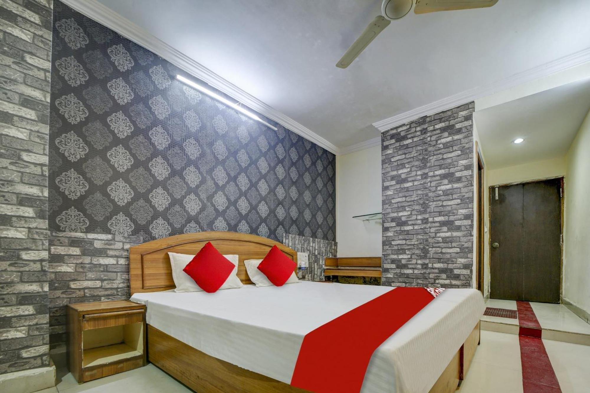 בהופאל Oyo Flagship 81248 Hotel Satya Vilas מראה חיצוני תמונה